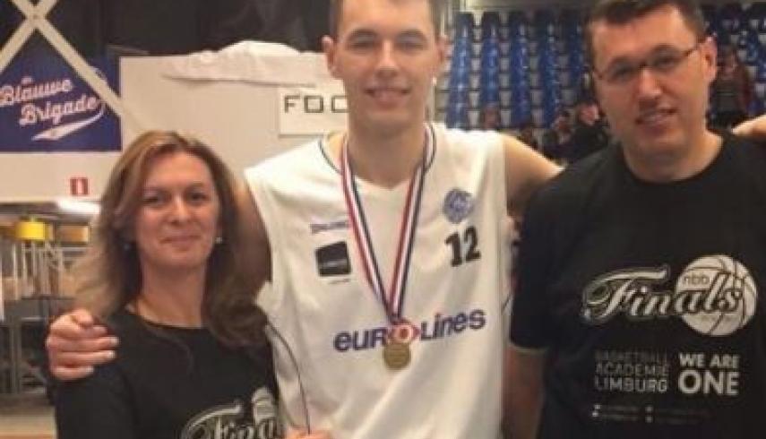 Topsporttalentleerling naar Amerika voor basketbalcarrière